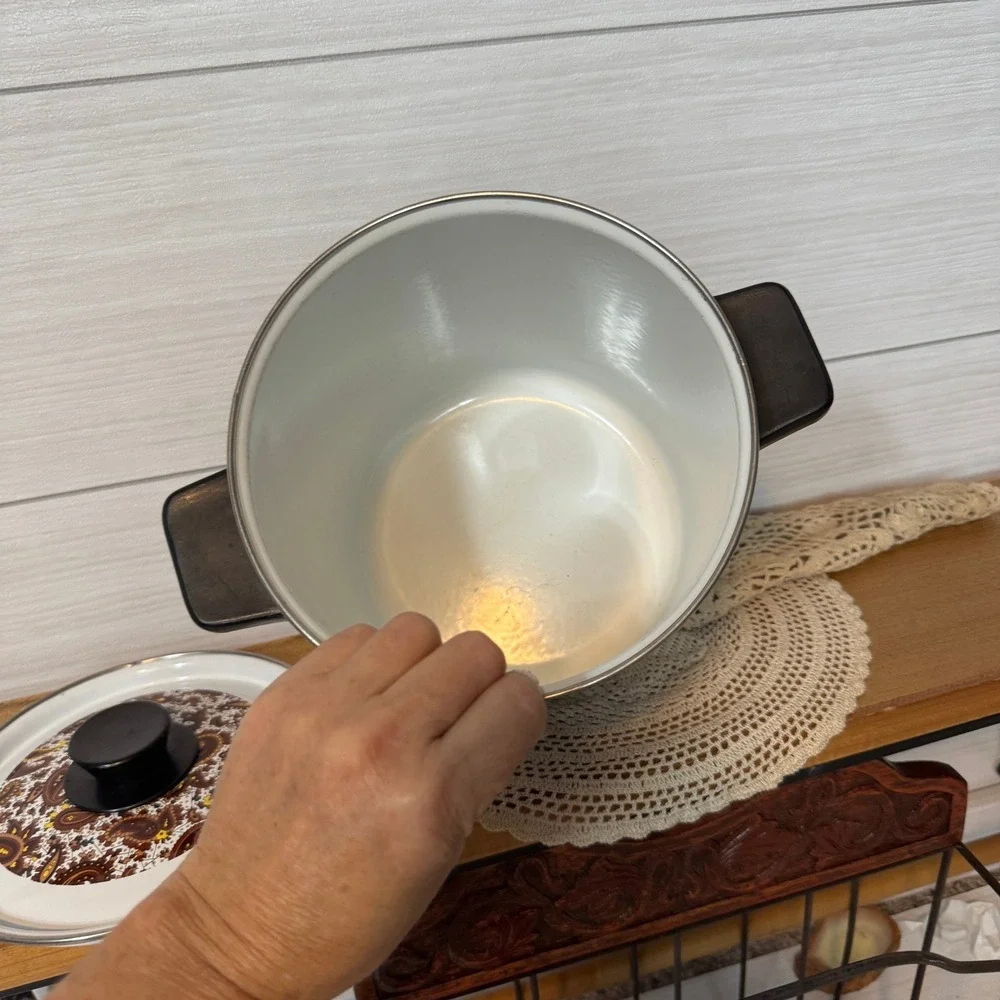 Vintage Enamel Stock Pot Brown Yellow Paisley Retro 70s Lidded Dutch Oven 7.5in